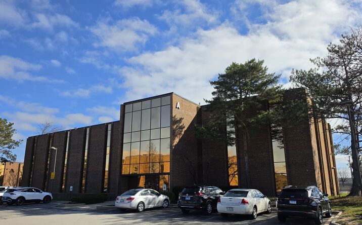 Pictures of Office property located at 800 Roosevelt Rd, Glen Ellyn, IL 60137 for lease - image #1