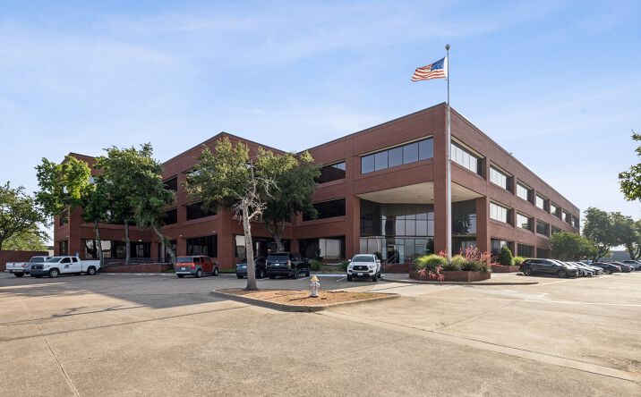 Pictures of Office property located at 2121 Midway Rd, Carrollton, TX 75006 for lease - image #1