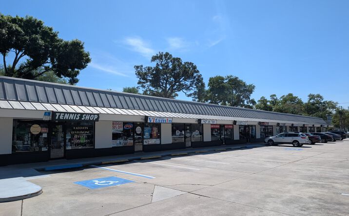 Pictures of Office property located at 947 17th St, Vero Beach, FL 32960 for lease - image #1