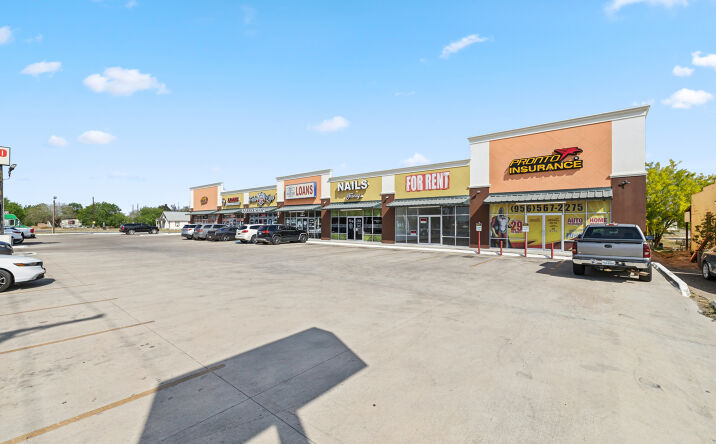 Pictures of Retail, Office, Restaurant property located at 311 W Edinburg Ave, Elsa, TX 78543 for lease - image #1