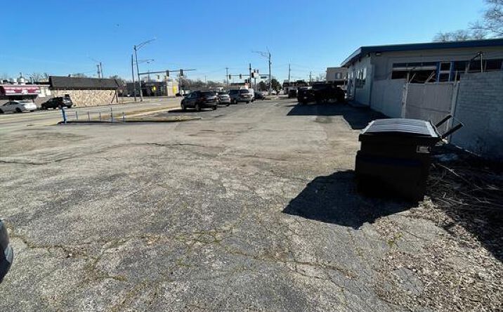 Pictures of Retail property located at 37 W 10 Mile Rd, Hazel Park, MI 48030 for lease - image #1