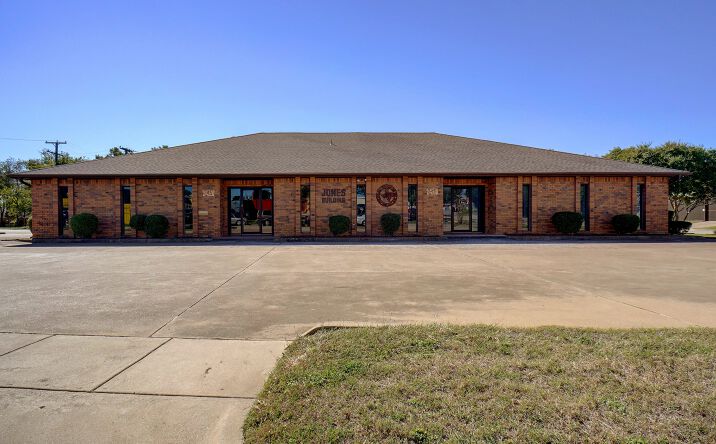 Pictures of Office property located at 7451 Chapel Ave, Fort Worth, TX 76116 for lease - image #1