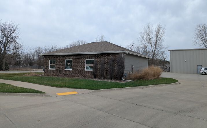 Pictures of Office property located at 208 3rd Ave SW, Altoona, IA 50009 for lease - image #1
