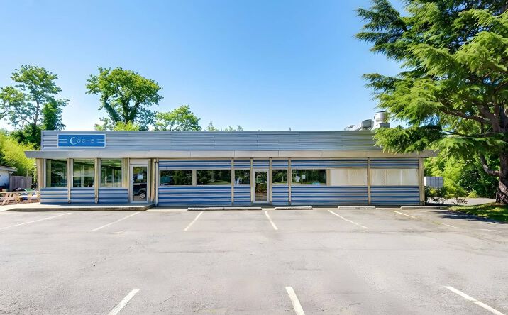 Pictures of Retail, Restaurant property located at 74 Old Montauk Hwy, Amagansett, NY 11930 for lease - image #1