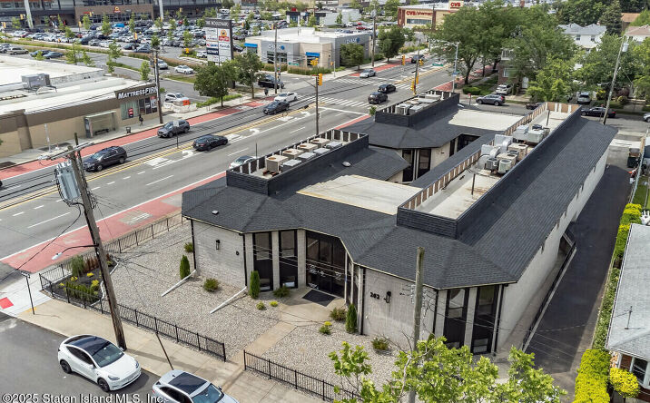 Pictures of Office property located at 2627 Hylan Boulevard, Staten Island, NY 10306 for lease - image #1