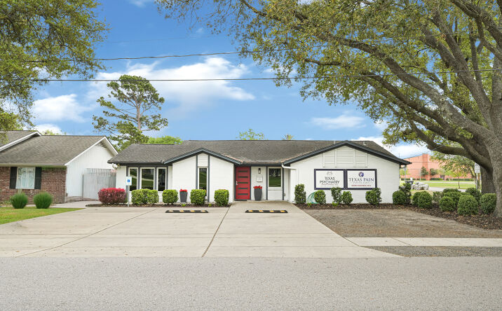 Pictures of Office property located at 2243 Park Ave, Pearland, TX 77581 for lease - image #1