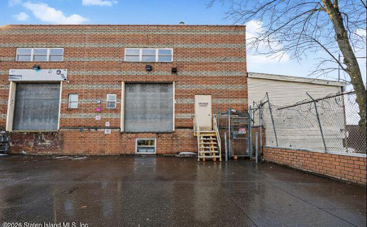 Pictures of Office, Industrial property located at 112 Industrial Loop E, Staten Island, NY 10309 for lease - image #1