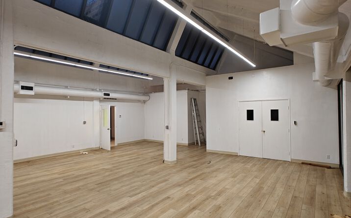 Pictures of Retail, Office property located at 686 Sacramento St, San Francisco, CA 94111 for lease - image #1