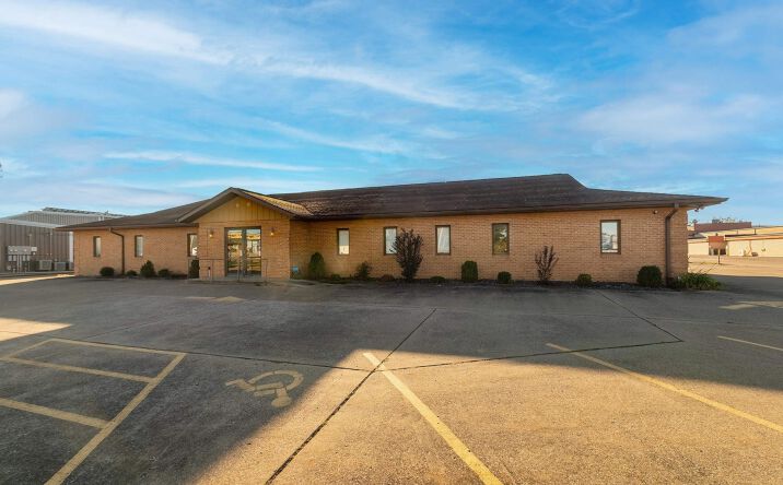 Pictures of Office, Retail, Industrial property located at 712 N Carbon Street, Marion, IL 62959 for lease - image #1