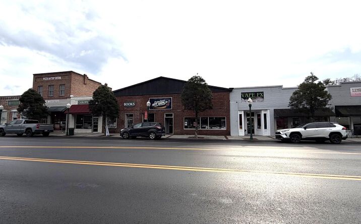 Pictures of Retail, Restaurant property located at 117 S Main Street, Summerville, SC 29483 for lease - image #1