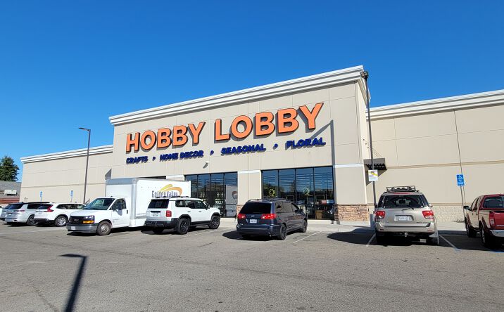 Pictures of Retail property located at 6565 N Blackstone Ave, Fresno, CA 93710 for lease - image #1