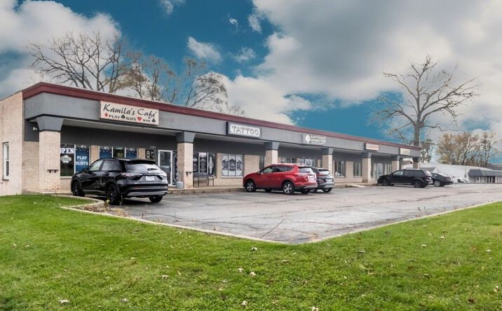 Pictures of Retail property located at 1345 N La Fox Street, South Elgin, IL 60177 for lease - image #1