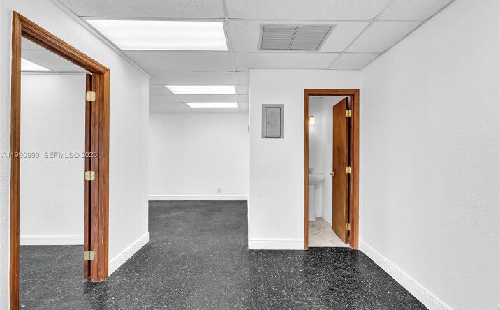 Pictures of Office, Retail property located at 201 N University Dr # 17B, Plantation, FL 33324 for lease - image #1
