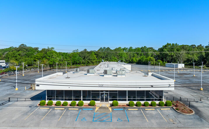 Pictures of Retail property located at 3016 Government Blvd, Mobile, AL 36606 for lease - image #1