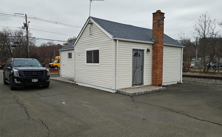Pictures of Office property located at 225 E Erie Street, Orangetown, NY 10913 for lease - image #1