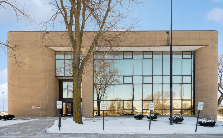 Pictures of Office property located at 999 Home Plaza, Waterloo, IA 50701 for lease - image #1