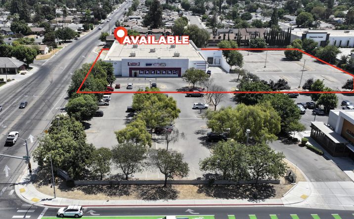 Pictures of Retail property located at 2800 S Mooney Blvd, Visalia, CA 93277 for lease - image #1