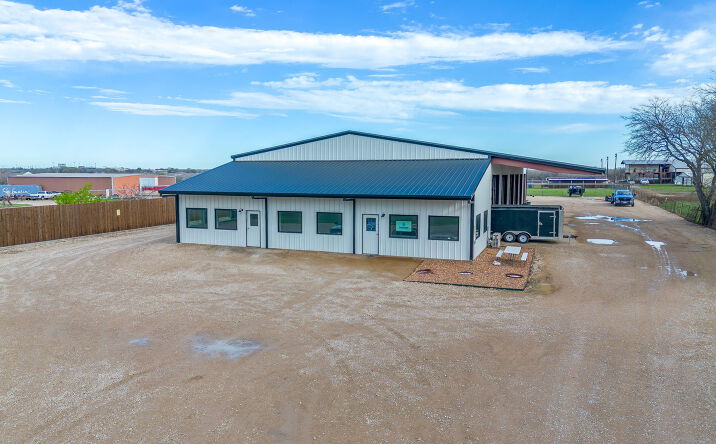 Pictures of Industrial property located at 1650 Staree Ln, Saginaw, TX 76179 for lease - image #1