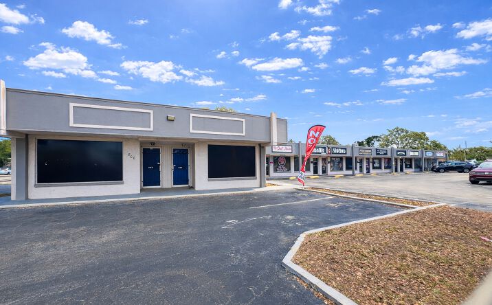 Pictures of Retail property located at 808 49th St S, Gulfport, FL 33707 for lease - image #1
