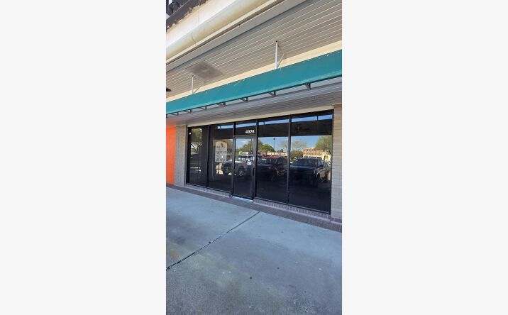 Pictures of Retail property located at 4928 Fairmont Pkwy, Pasadena, TX 77505 for lease - image #1