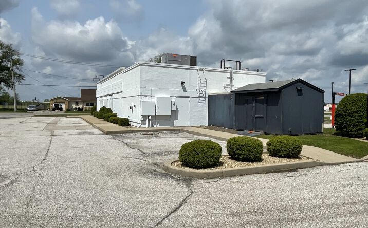Pictures of Restaurant, Retail, Special Purpose property located at 2235 Burton Ln, Martinsville, IN 46151 for lease - image #1