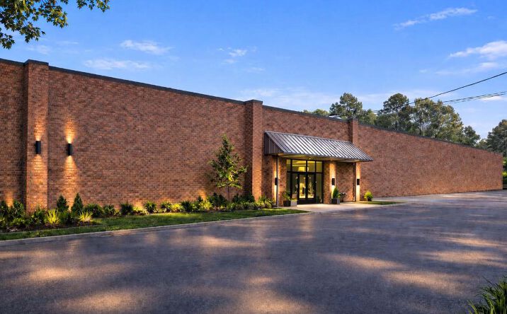 Pictures of Industrial property located at 1890 MacArthur Blvd, Atlanta, GA 30318 for lease - image #1
