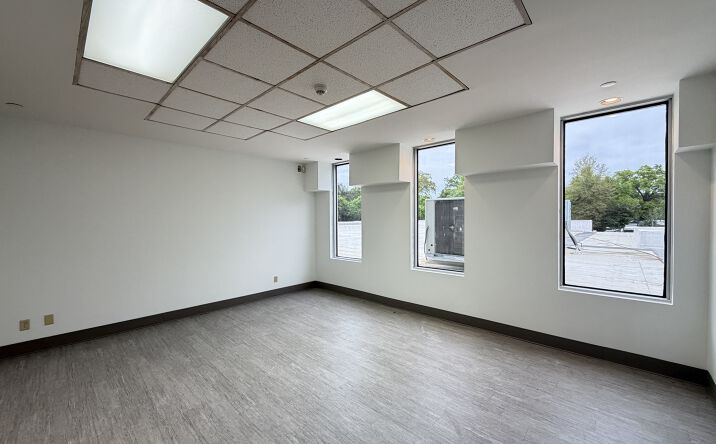 Pictures of Office property located at 545 Brent Ln, Pensacola, FL 32503 for lease - image #1