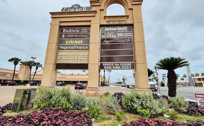 Pictures of Retail property located at 2200 Boca Chica Blvd. Unit 120-8, Brownsville, TX 78521 for lease - image #1