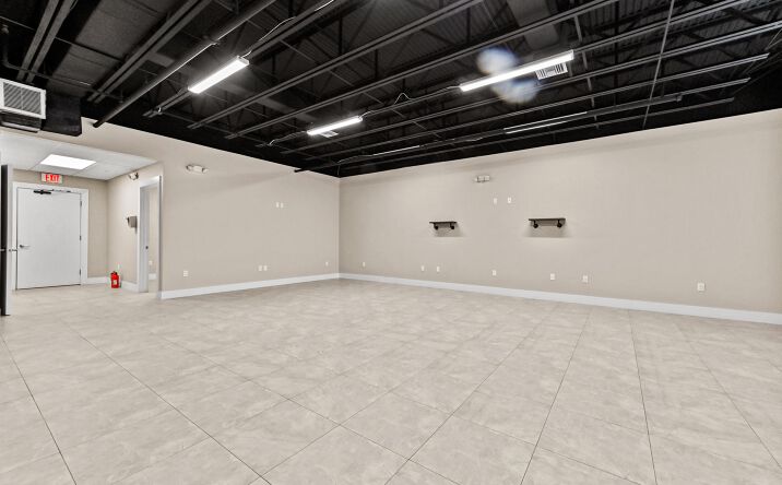 Pictures of Office property located at 4050 Westgate Avenue 106, West Palm Beach, FL 33409 for lease - image #1