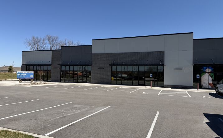 Pictures of Retail property located at 2584 Middle Rd, Bettendorf, IA 52722 for lease - image #1