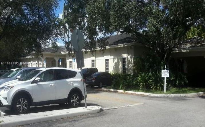 Pictures of Office property located at 1000 N Hiatus Rd # 101, Pembroke Pines, FL 33026 for lease - image #1