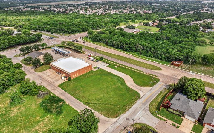 Pictures of Land property located at 1910 E Sublett Rd, Arlington, TX 76018 for lease - image #1