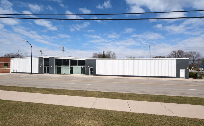 Pictures of Retail, Industrial property located at 3750 W Eleven Mile Rd, Berkley, MI 48072 for lease - image #1