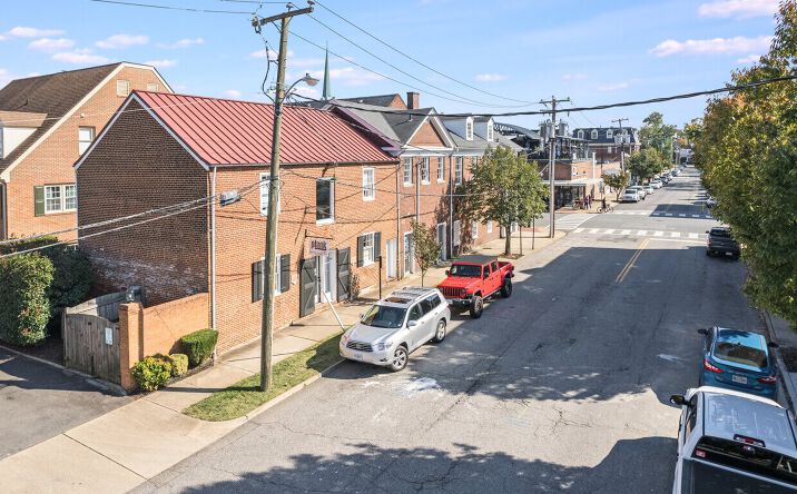 Pictures of Office, Retail property located at 1011 Charles St, Fredericksburg, VA 22401 for lease - image #1