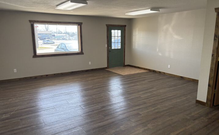 Pictures of Retail, Office property located at 3353 S Springfield Ave, Bolivar, MO 65613 for lease - image #1