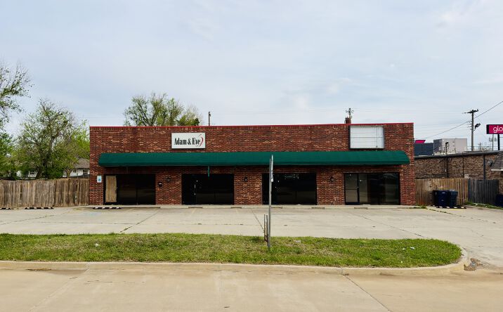 Pictures of Retail property located at 2905 NW 70th St, Oklahoma City, OK 73116 for lease - image #1