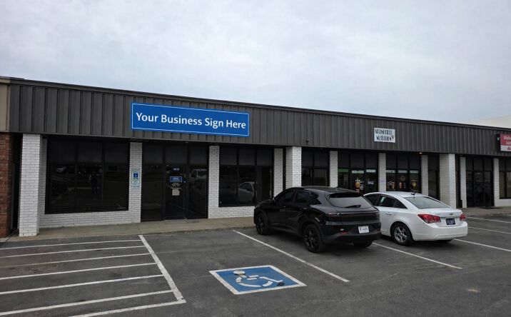 Pictures of Office, Retail property located at 101 Mooreland Dr, Springfield, TN 37172 for lease - image #1