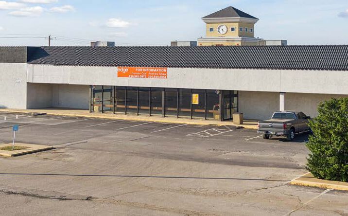 Pictures of Retail property located at 723–82 W Danforth Rd, Edmond, OK 73003 for lease - image #1
