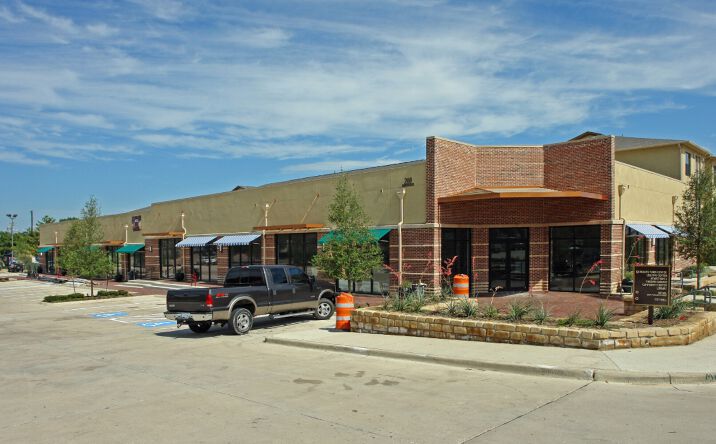 Pictures of Restaurant property located at 209 E Pleasant Run Rd, DeSoto, TX 75115 for lease - image #1