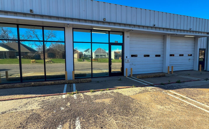 Pictures of Office, Retail, Special Purpose property located at 714 W Chestnut St, Denison, TX 75020 for lease - image #1
