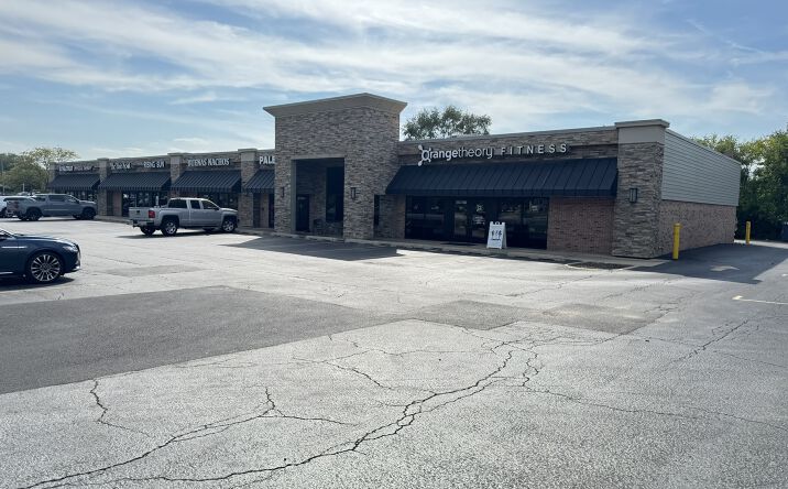 Pictures of Retail, Office, Restaurant property located at 21000 LaGrange Rd, Frankfort, IL 60423 for lease - image #1