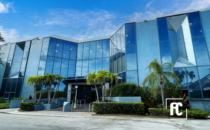 Pictures of Office property located at 2100 SE Ocean Blvd, Stuart, FL 34996 for lease - image #1