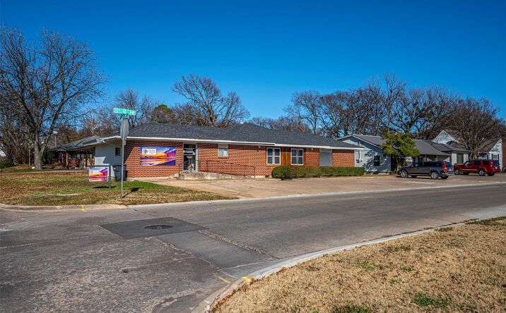 Pictures of Office property located at 925 15th Avenue NW, Ardmore, OK 73401 for lease - image #1
