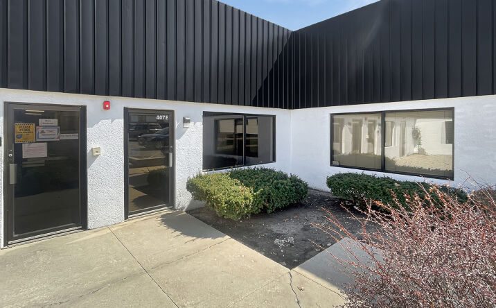 Pictures of Office property located at 407 W Jefferson Street E, Joliet, IL 60435 for lease - image #1