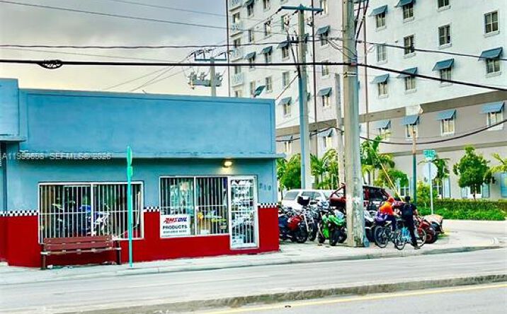 Pictures of Retail property located at 210 SW 22nd Ave, Miami, FL 33135 for lease - image #1