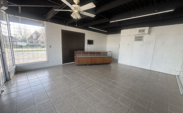 Pictures of Retail, Office, Special Purpose property located at 1075 E Commercial St, Springfield, MO 65803 for lease - image #1