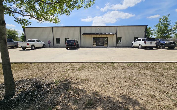 Pictures of Retail, Industrial, Special Purpose property located at 5302 Leonhardt Rd, San Antonio, TX 78233 for lease - image #1