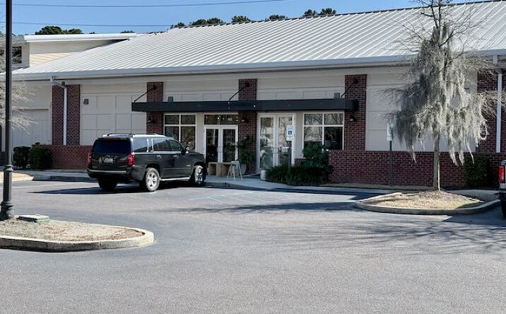 Pictures of Retail, Industrial, Office property located at 543 Long Point Rd 103, Mount Pleasant, SC 29464 for lease - image #1