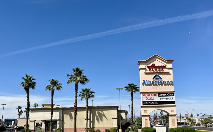 Pictures of Retail property located at 2833 E Desert Inn Rd, Las Vegas, NV 89121 for lease - image #1