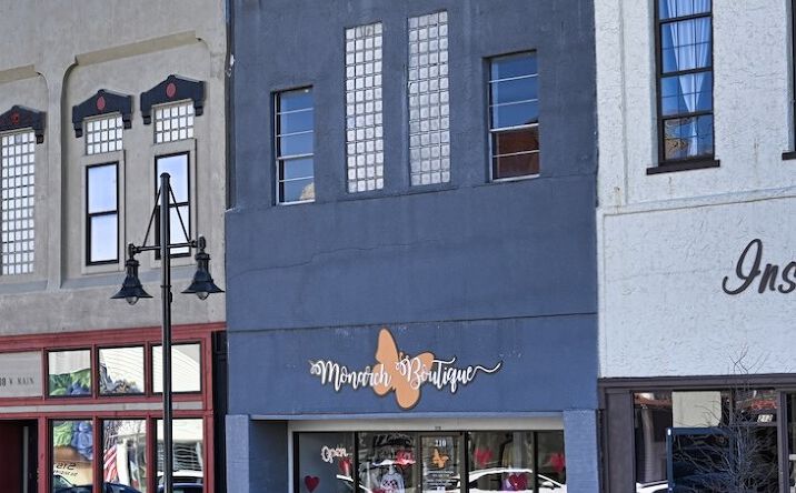 Pictures of Retail, Office property located at 210 W Main St, Denison, TX 75020 for lease - image #1